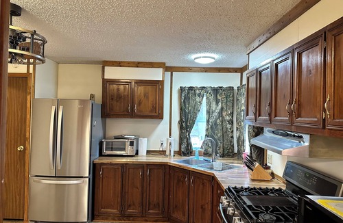 Chambersburg House | 3-bedroom country home in Pike Co Il with AC and heat
