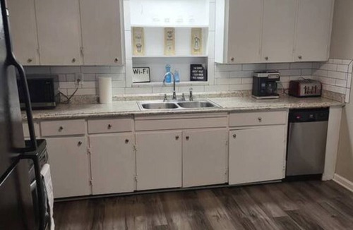 Decherd Apartment | 3 Bedroom Cozy Home Minutes from Tims Ford Lake, Way better than a hotel!