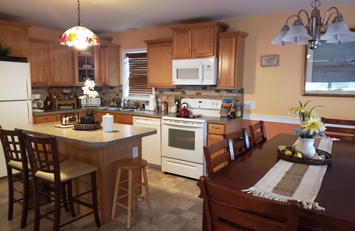 Villas House | 3 bedroom down the street from the Bay (small dog allowed for a fee)