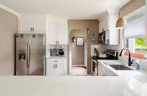 Town Bank House | 3 bedroom Family Friendly Retreat By the Bay!