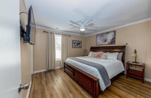 New Bern House | 3-Bedroom Home with King Bed, Smart TVs & Fenced Yard