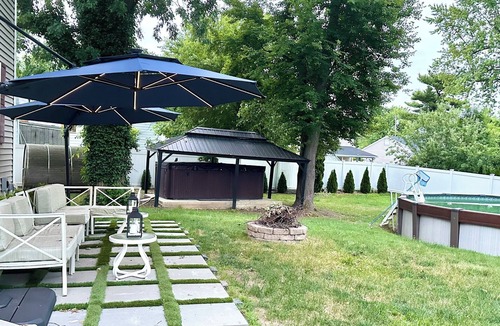South River House | 3-Bedroom Home with Fireplace & 130-Inch Projector – Great for Family Getaways!