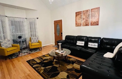 Dallas House | 3-bedroom house in beautiful Dallas with cool AC and charm