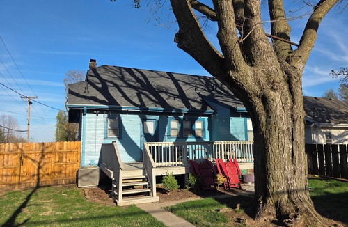 Benson House | 3-bedroom house in beautiful Omaha with cozy living spaces