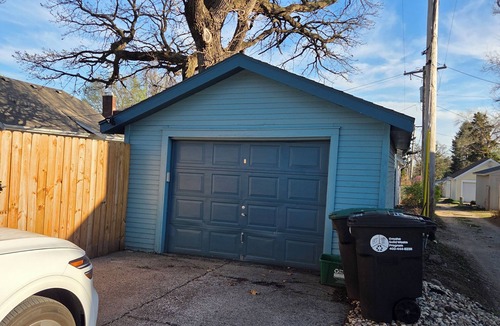 Benson House | 3-bedroom house in beautiful Omaha with cozy living spaces