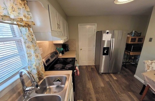 Cape Anne House | 3-bedroom house in Deale located on Bay many amenities and great views