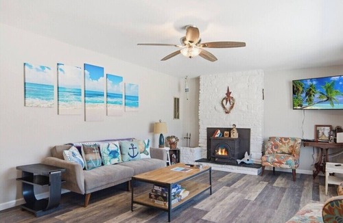 Cape Anne House | 3-bedroom house in Deale located on Bay many amenities and great views