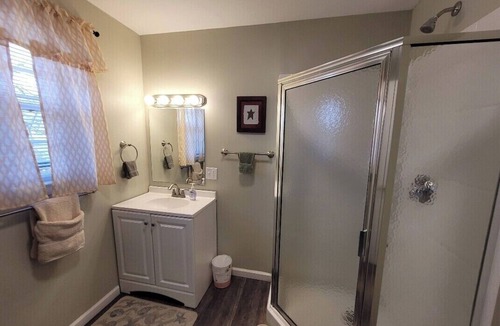 Cape Anne House | 3-bedroom house in Deale located on Bay many amenities and great views