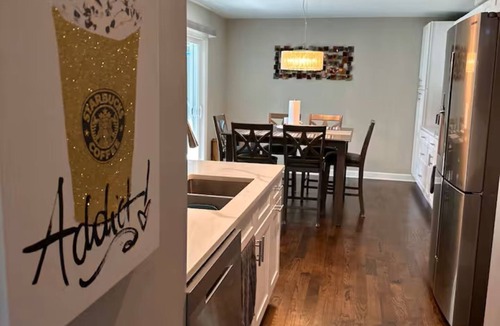 Aurora House | 3-bedroom house in delightful Aurora with cool AC and comfort