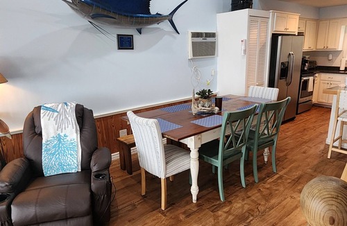 Aurora House | 3-bedroom house waterfront house in Aurora with incredible fishing and boat dock
