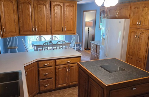 Littleport House | 3-bedroom outdoor enthusiasts steps away from Backbone State Park.