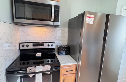 Triangle House | 3-bedroom Queen & King Beds 2 Bath 5 minutes to Quantico I95 Top Level of SFH
