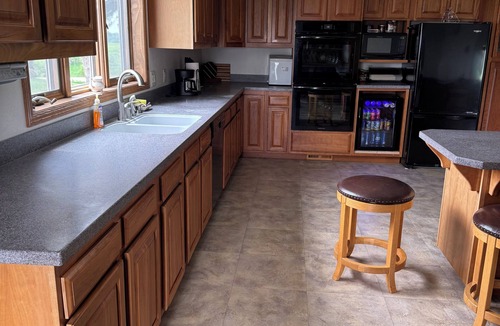 Littleport House | 3 Bedroom Scenic Ridge Retreat - Minutes to Backbone State Park