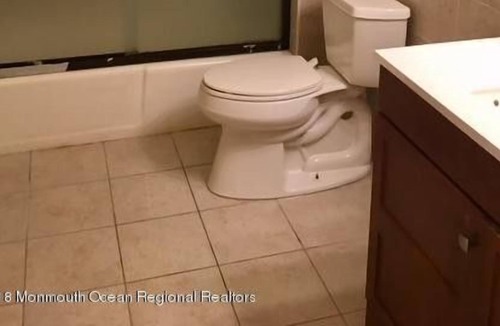 Oakhurst Apartment | 3 Bedroom Single family 139782 by Houzlet