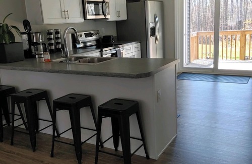 Taylors House | 3-bedroom townhome in tranquil Taylors with cool AC