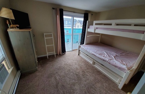 Margate City House | 3-bedroom townhome in pleasant Margate City with AC walk to rest clubs bay beach