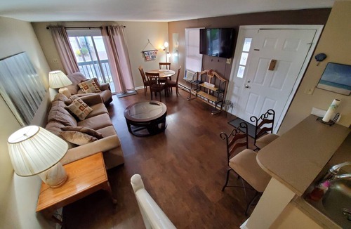 Margate City House | 3-bedroom townhome in pleasant Margate City with AC walk to rest clubs bay beach