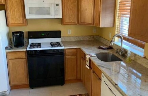 Rahway House | 3 Bedroom Townhouse.