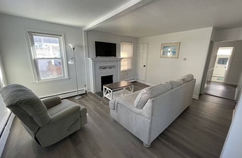 Lake Como House | 3 Blocks From The Beach Just Renovated 3 Bdrm Plus Den