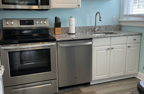 North End Condo | 3 BR, 1 Bath Condo - Off Street Parking - Accepting Bookings for Summer 2026
