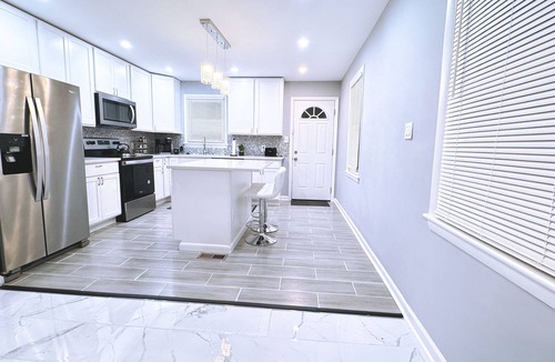 Landover Bed & Breakfast | 3 BR House by DC, NW Stadium, UMD and Six Flag