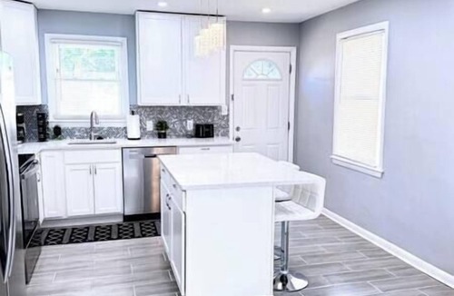Landover Bed & Breakfast | 3 BR House by DC, NW Stadium, UMD and Six Flag