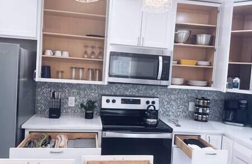 Landover Bed & Breakfast | 3 BR House by DC, NW Stadium, UMD and Six Flag
