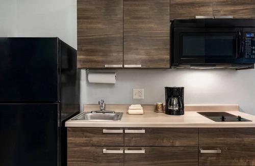 St. Joseph Hotel | 3 Bright, Comfortable Rooms – Walk to Parks & Restaurants Nearby