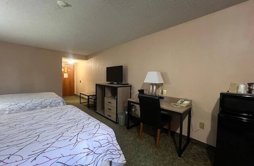 Marysville Hotel | 3 Comfortable Rooms w/Free Parking for Families on the Road | 2 Queen Bed