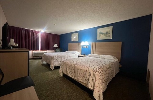 Marysville Hotel | 3 Comfortable Rooms w/Free Parking for Families on the Road | 2 Queen Bed