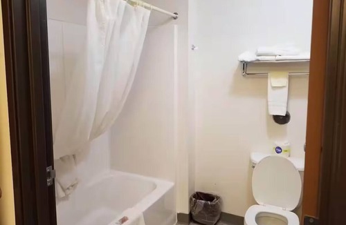 Dell Rapids Hotel | 3 Family & Pet Friendly Rooms w/Free Parking | Parks, Trails & River Access