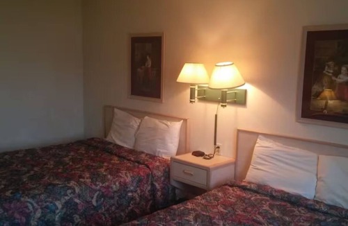 Dell Rapids Hotel | 3 Group-Friendly Rooms w/Breakfast | Sioux River Trails & Attractions Nearby
