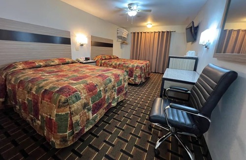 Nebraska City Hotel | 3 Group-Friendly Rooms + Free Parking – Near Nebraska City Attractions