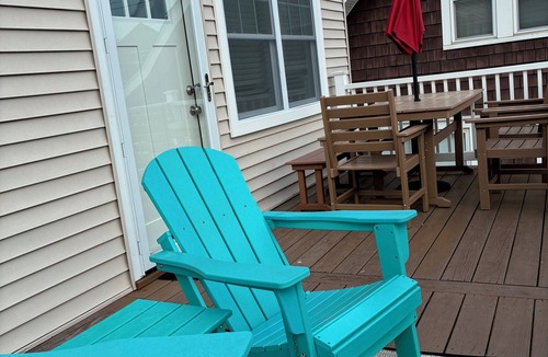 North Beach Haven House | 3 Houses to the Beach, Dog friendly 2nd floor