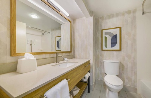 Huntsville Hotel | 3 Huntsville Rooms w/Seasonal Outdoor Pool, Free Parking & Breakfast