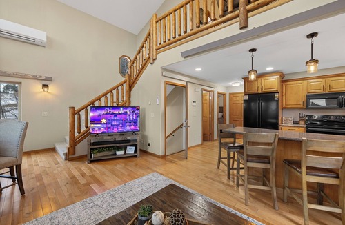 Deadwood House | 3 King Beds * Game Room * Heated Garage * Trails
