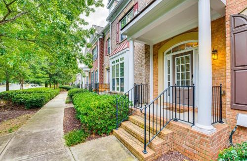 Milton House | 3 Mi to Avalon: Townhome w/Balcony in Alpharetta!