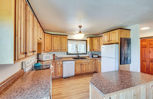 Hot Springs House | 3 Mi to Dtwn: Mtn-View Retreat in Hot Springs!