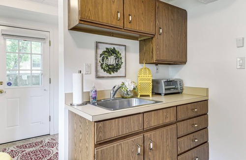 Silver Spring Apartment | 3 Mi to Dtwn Silver Spring: Convenient Apartment