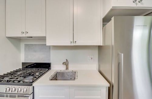 Cleveland Park Apartment | 3 Mi to Nat'l Mall: Convenient DC Home Base!