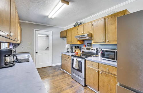 Sanford House | 3 Mi to San-Lee Park! Family Home w/Office & Yard