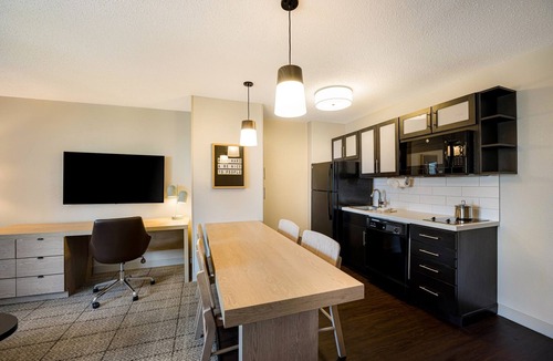Exchange Place North Hotel | 3 Modern Units! Pet-Friendly, Close to New Jersey Colgate Clock