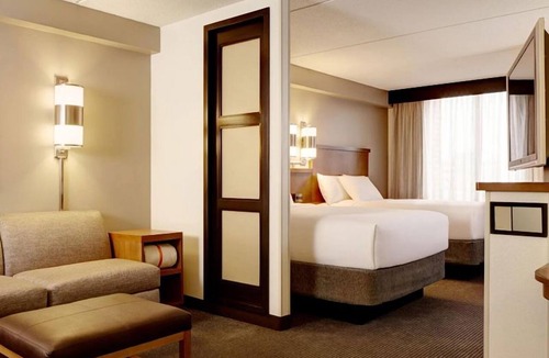 St. Johns Hotel | 3 Pet-Friendly Accommodation, Pool, Free Parking, Visit LBJ Presidential Library