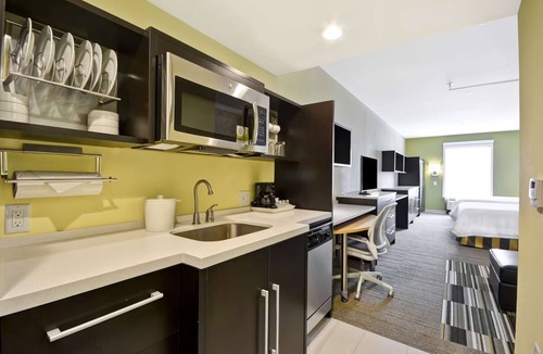 Rock Hill Hotel | 3 Pet-Friendly Units w/Pool + Kitchen Near Glencairn Garden & Riverwalk