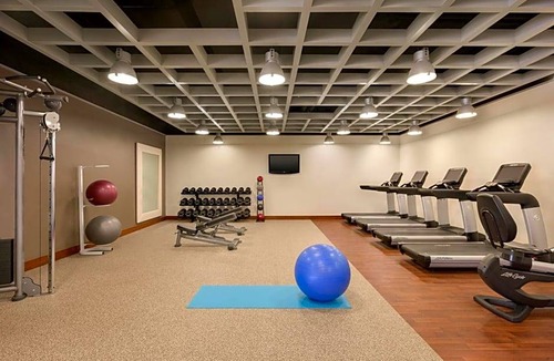 Linthicum Heights Hotel | 3-Star Hotel ∙ Hilton Baltimore BWI Airport