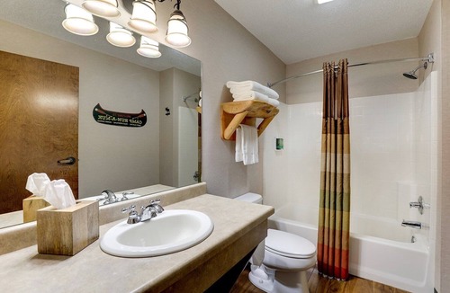 Moline Hotel | 3 Suites | Stoney Creek Moline w/Pool | 1.5 mi to Rock Island Arsenal Museum