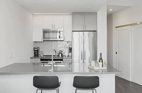 Bluemont Hotel | 3 Units | Family Stay In Ballston | Rooftop Pool Access | Walk to Dining Scene