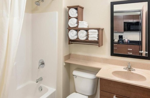 Jamestown Hotel | 3 Units total 6 Queen Beds w/Kitchenettes – Perfect for Family & Group Getaways