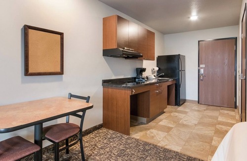 La Vista Hotel | 3 Units w/2 Queen Beds Each – Ideal for Family, Friends & Fun-Filled Adventure