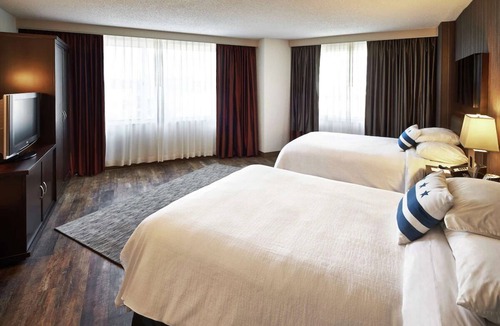 Friendship Heights Hotel | 3 Washington DC Suites with Metro Connection | Indoor Pool | Free Breakfast!